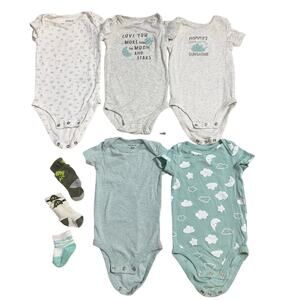 5 pcs Carter’s Baby Bodysuits 6M Gray Green Short Sleeve | 3 pairs of Socks 0-3M